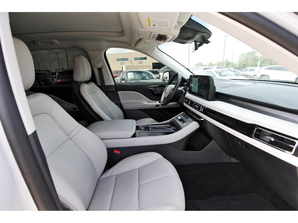 Used 2025 Lincoln Aviator 2WD image 29