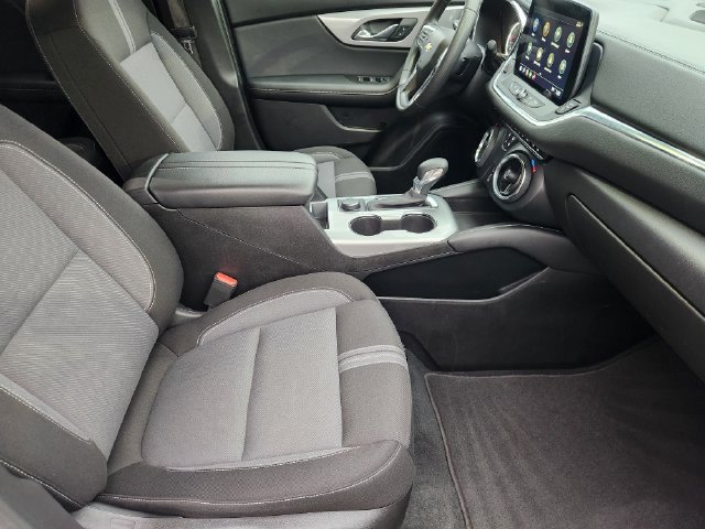 Used 2025 Chevrolet Blazer LT FWD image 11