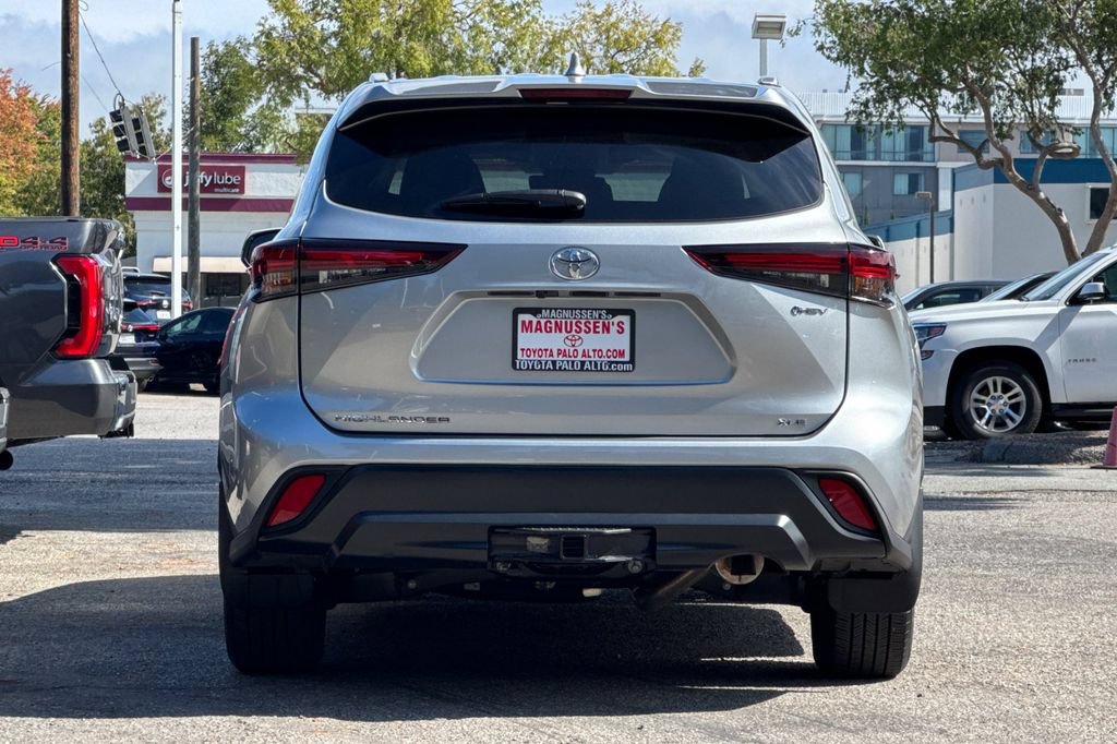 Certified 2025 Toyota Highlander XLE AWD/4WD image 4