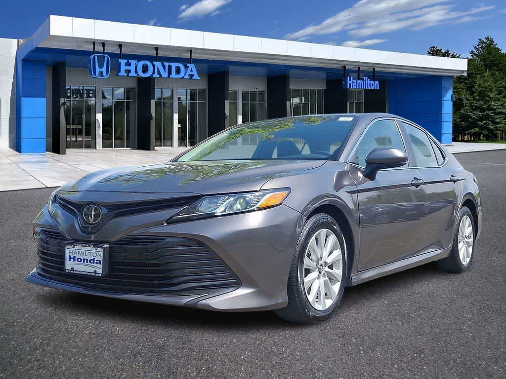 Used 2018 Toyota Camry LE FWD image 1