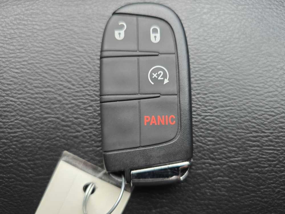 Used 2018 Jeep Compass Latitude w/ Cold Weather Group image 21