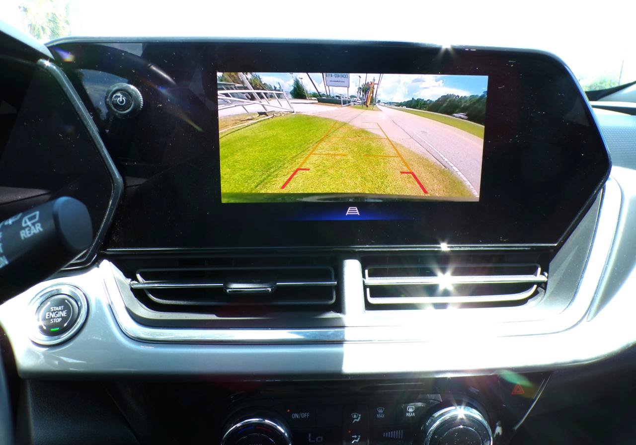 Used 2025 Chevrolet Trax LT w/ LT Convenience Package FWD image 9
