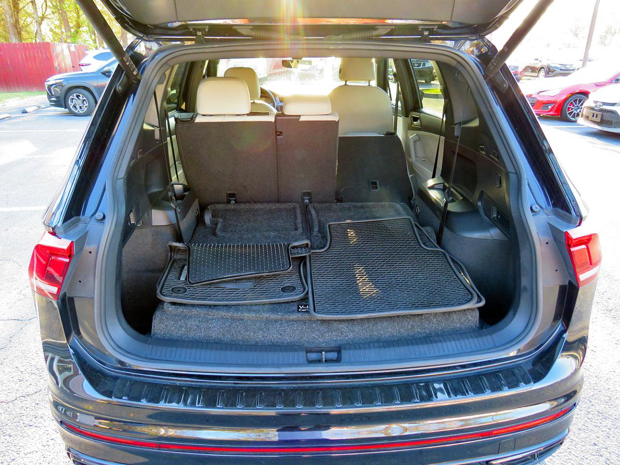 Used 2023 Volkswagen Tiguan SE R-Line FWD image 19