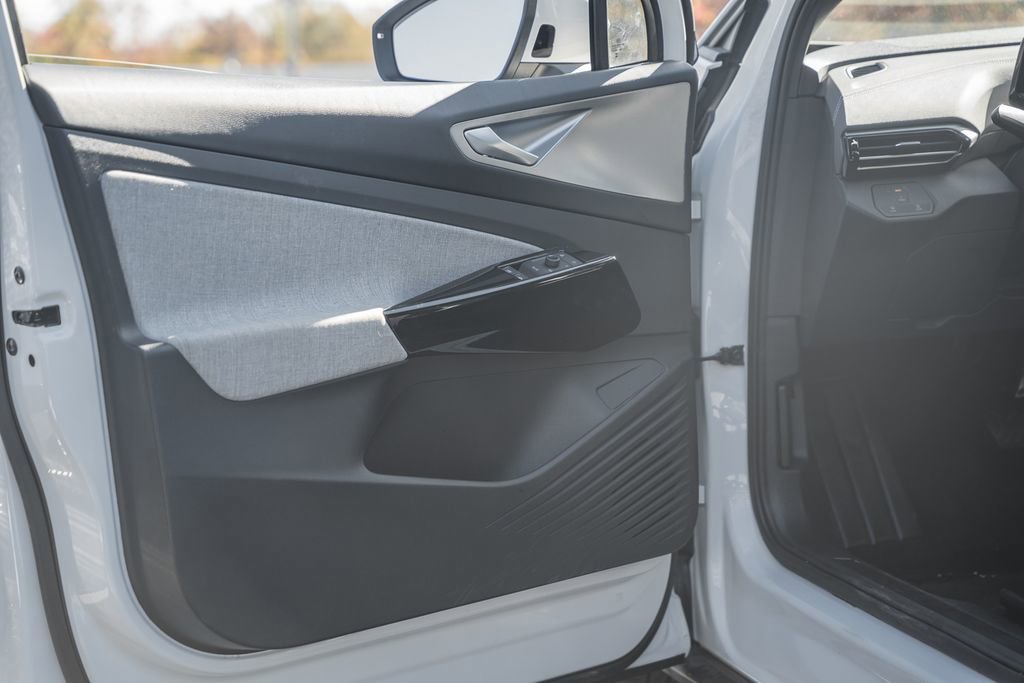 Used 2023 Volkswagen ID.4 Pro image 32