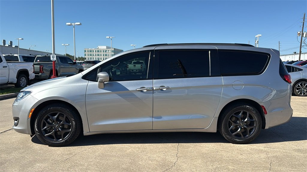 Used 2020 Chrysler Pacifica Touring-L Plus image 4