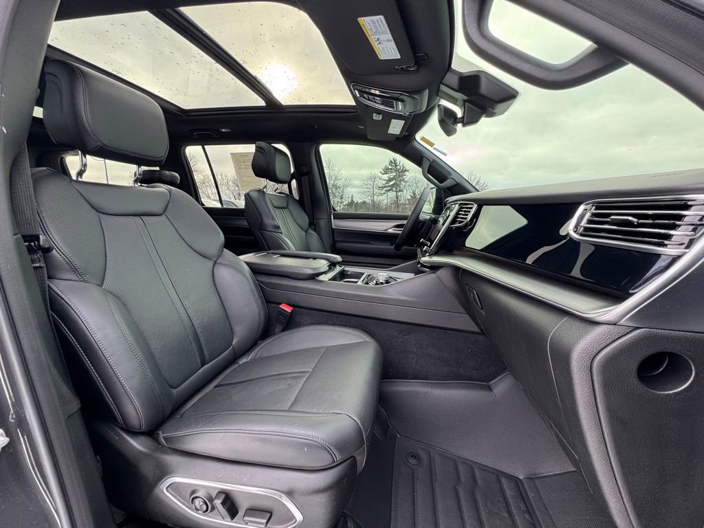 Used 2024 Jeep Wagoneer Series II image 32