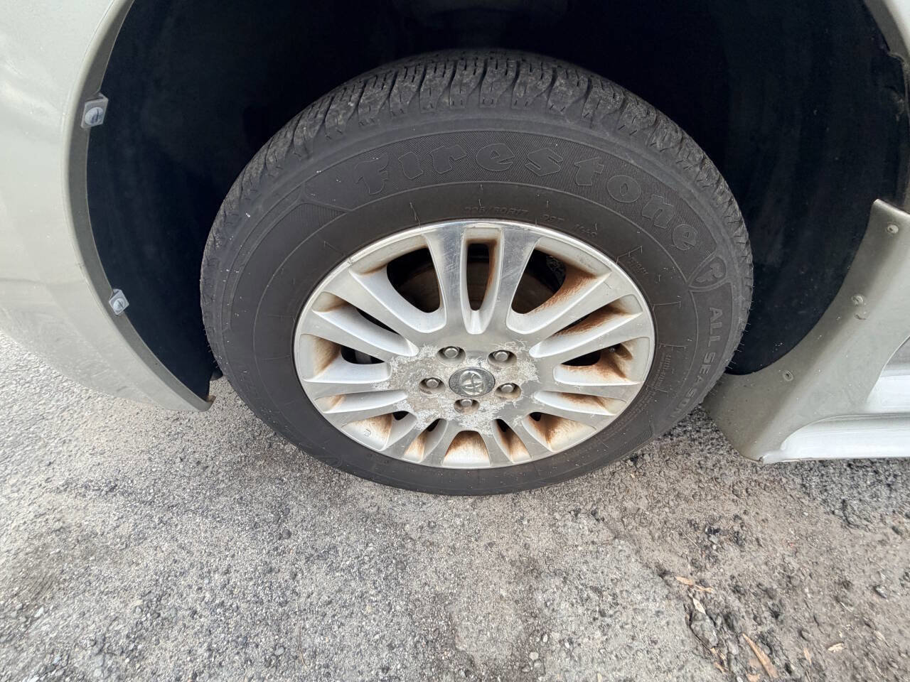 Used 2010 Toyota Sienna XLE Limited image 30