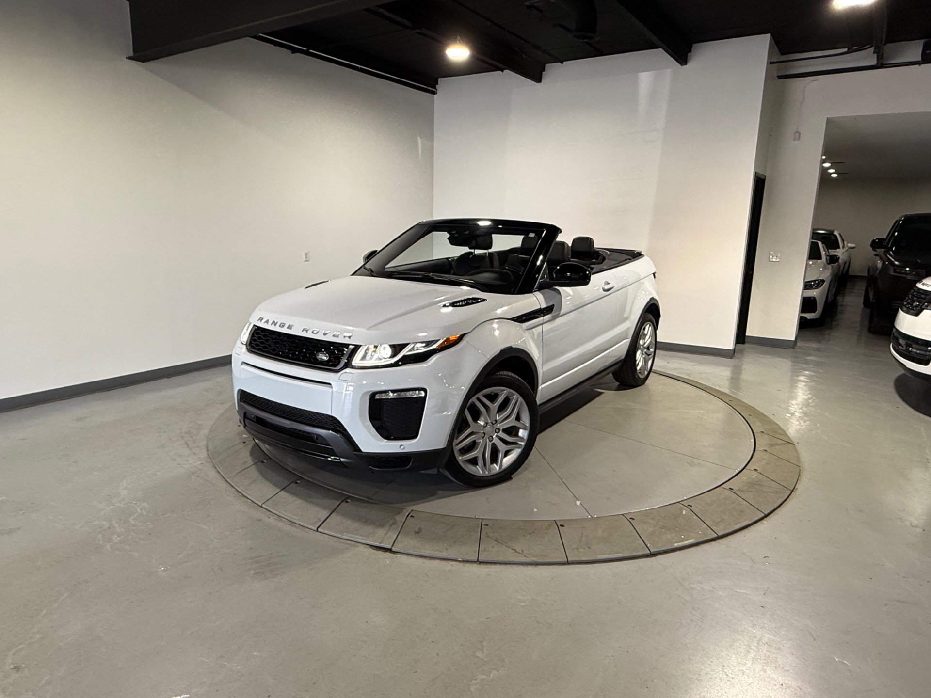 Used 2017 Land Rover Range Rover Evoque HSE Dynamic image 5