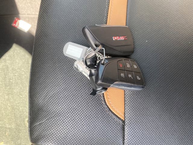 Used 2023 GMC Yukon AT4 AWD/4WD image 33