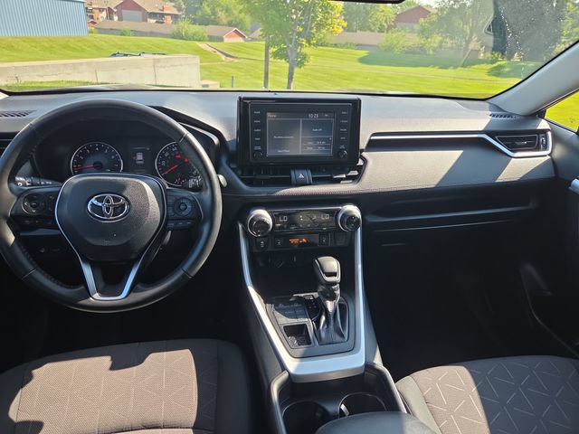 Used 2019 Toyota RAV4 XLE w/ Convenience Package AWD/4WD image 18