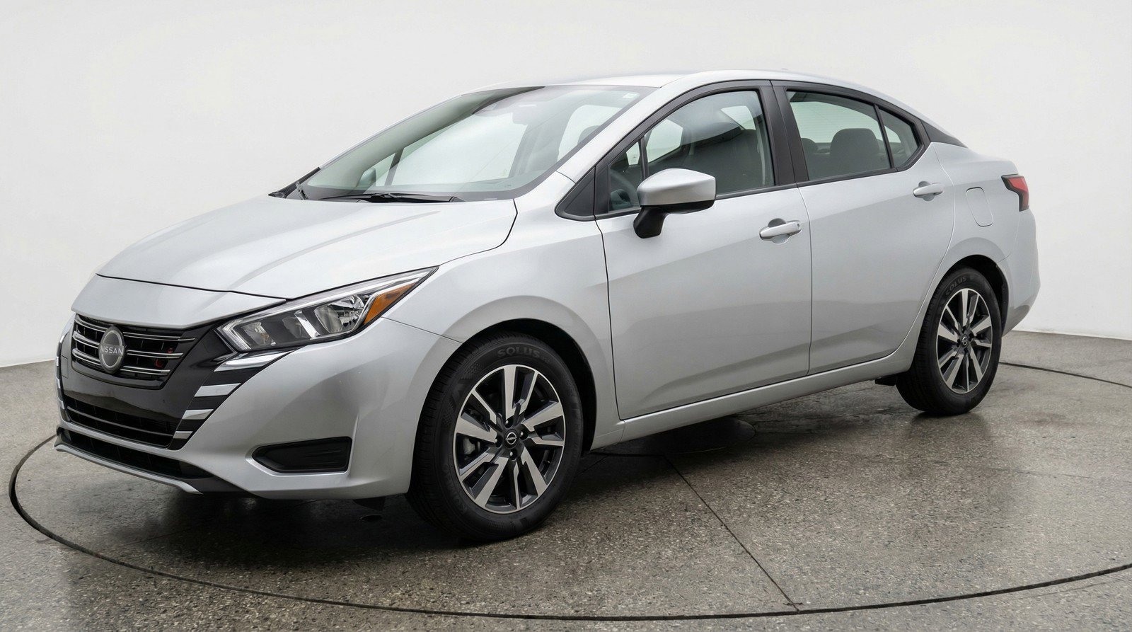 Used 2025 Nissan Versa SV image 3