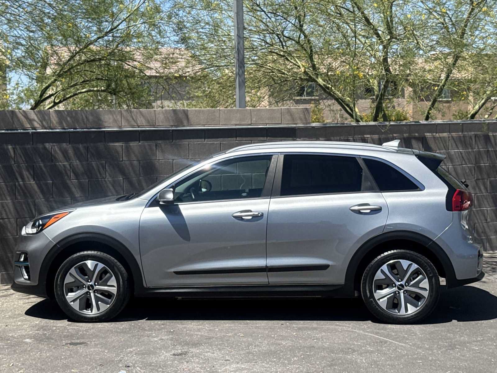Used 2022 Kia Niro EX FWD image 5