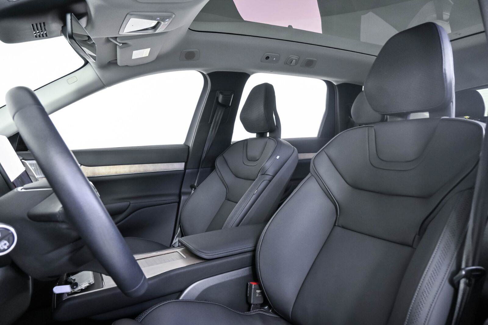 Certified 2025 Volvo EX90 Ultra AWD/4WD image 5