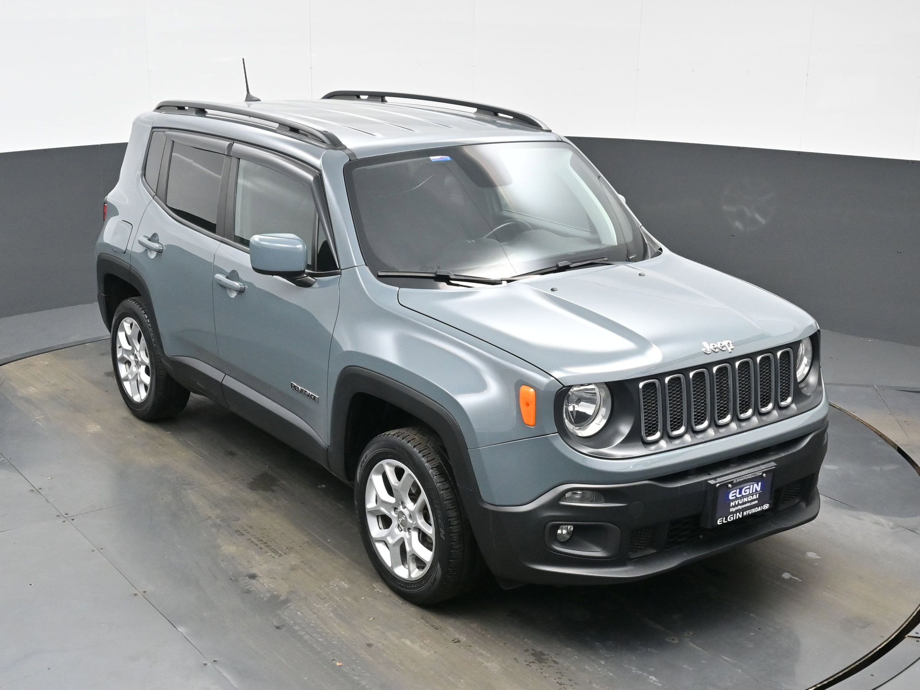 Used 2018 Jeep Renegade Latitude w/ Cold Weather Group image 35
