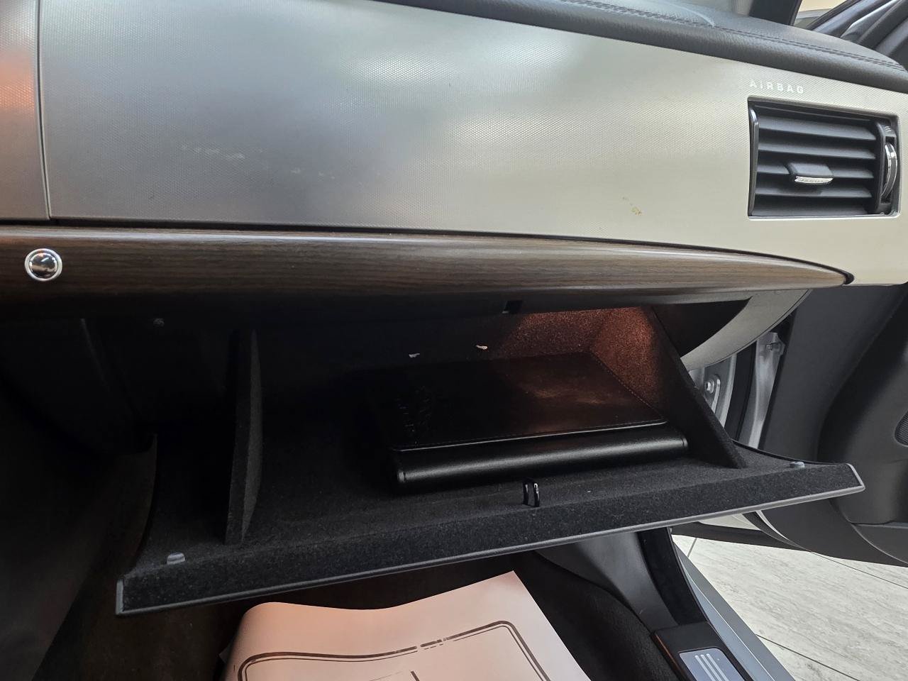 Used 2014 Jaguar XF RWD image 36
