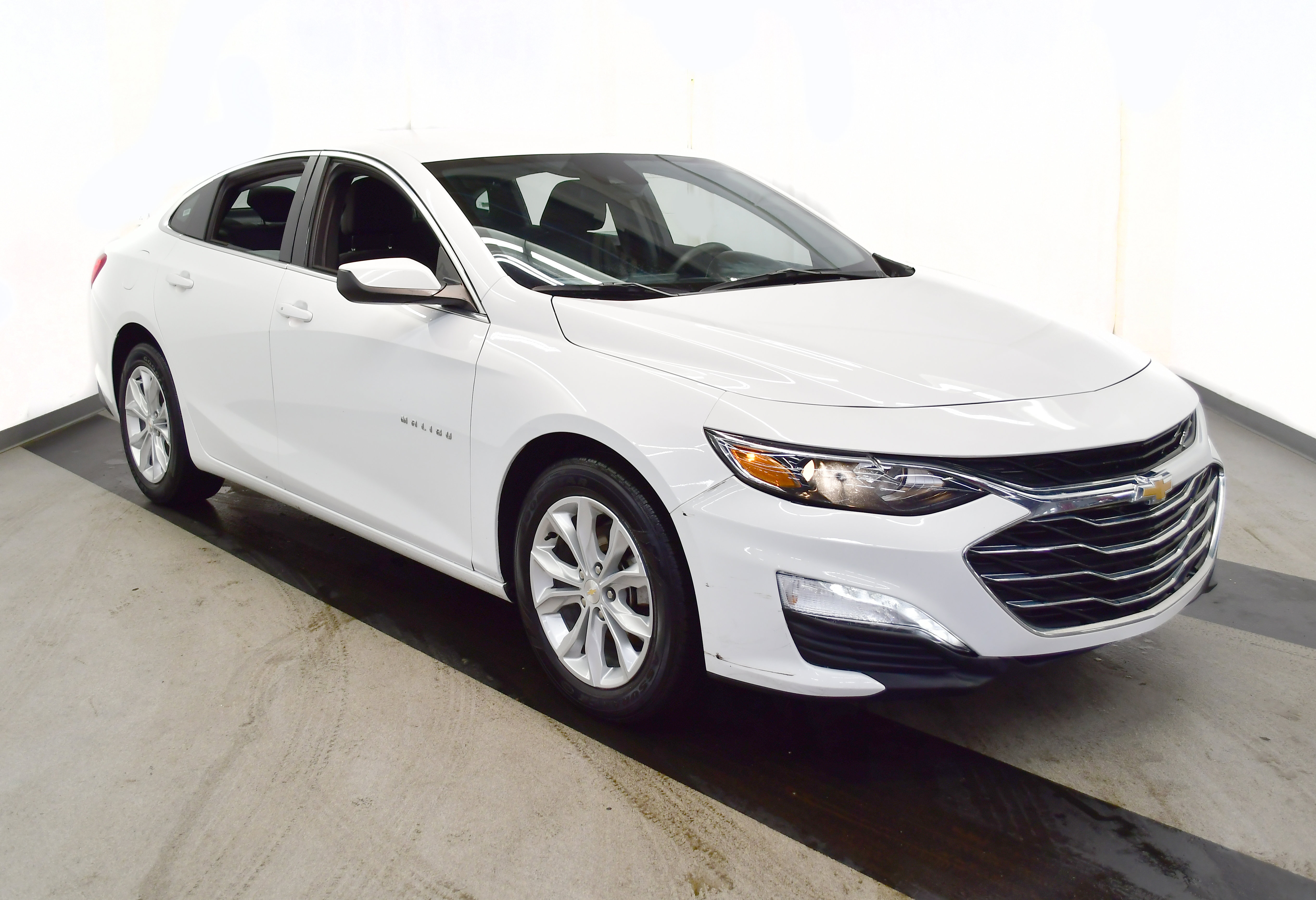 Used 2024 Chevrolet Malibu LT image 2