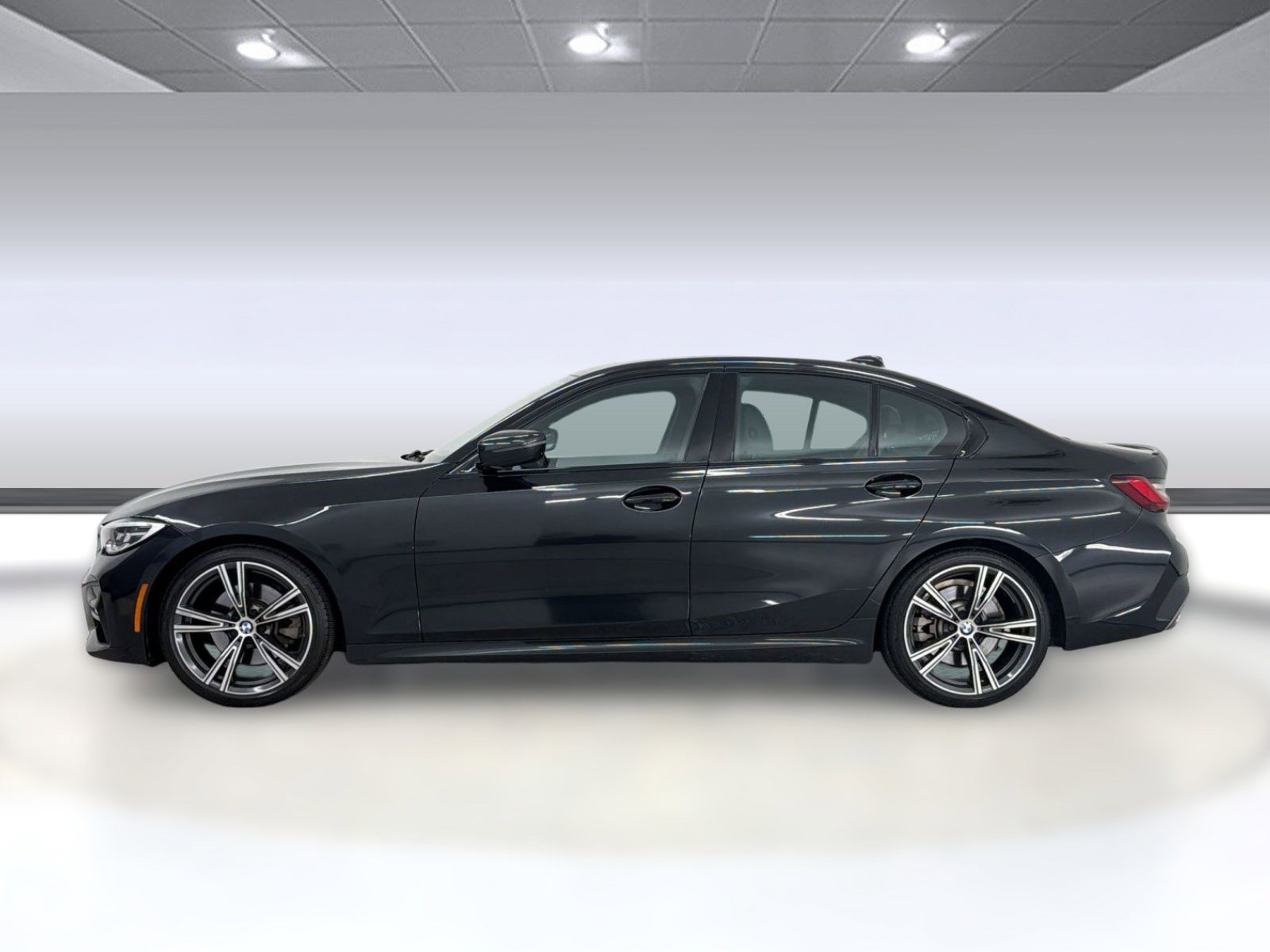 Used 2022 BMW 330i Sedan w/ M Sport Package RWD image 2