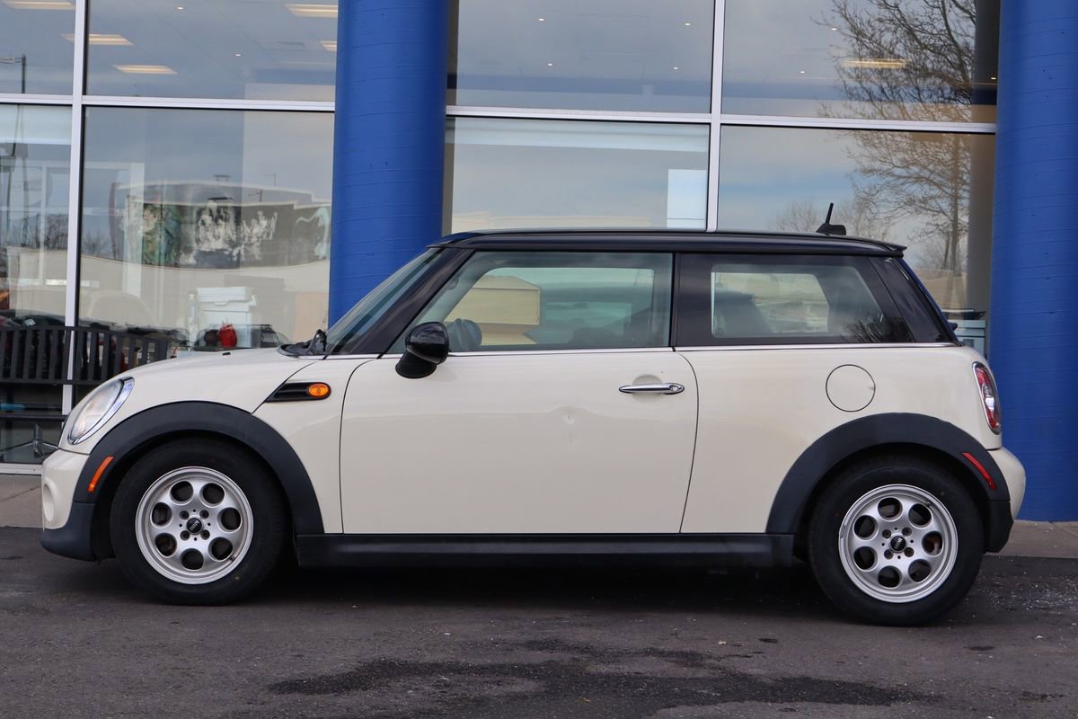 Used 2013 MINI Cooper Hardtop image 2