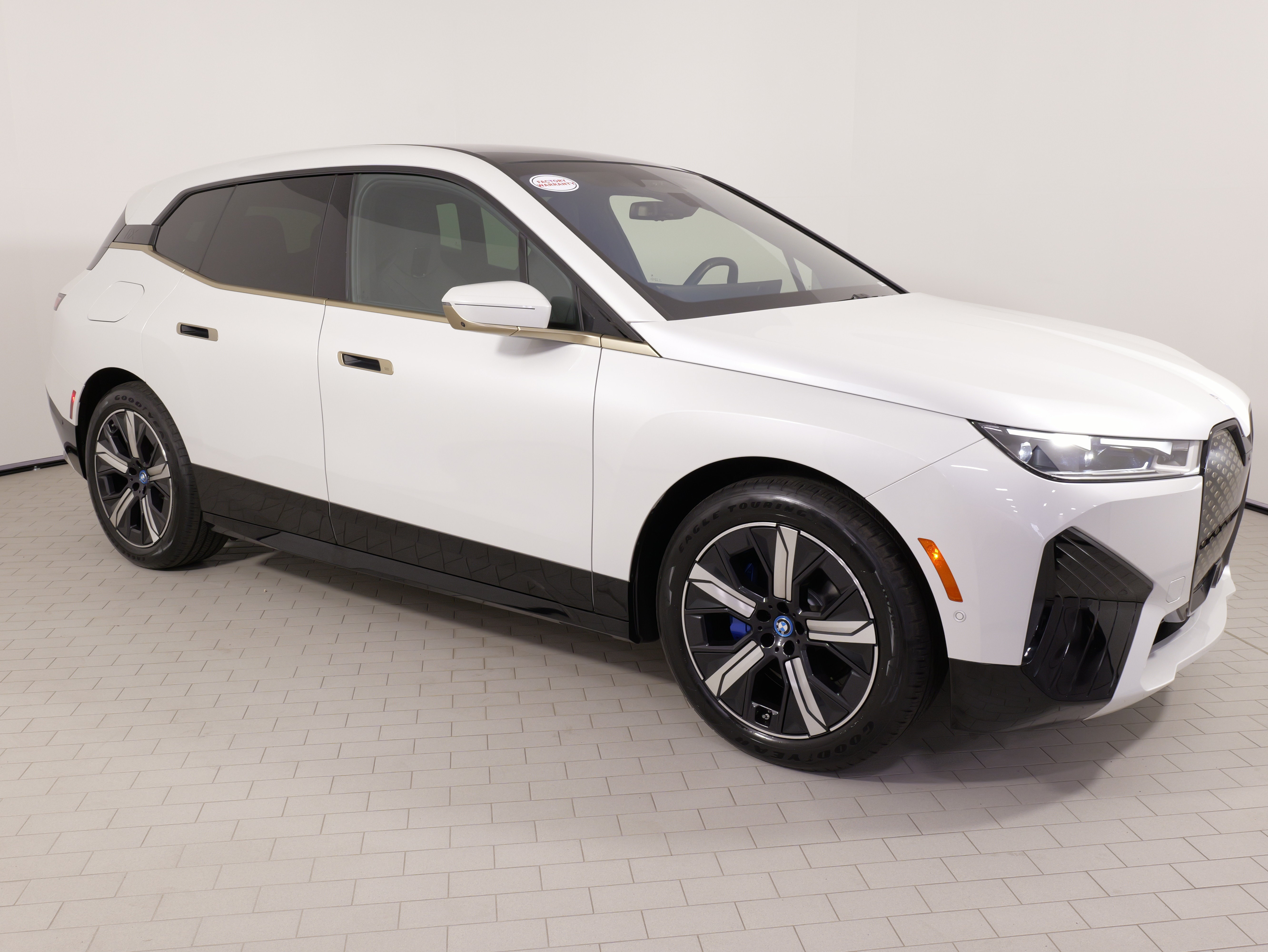 Used 2023 BMW iX xDrive50 w/ Premium Package AWD/4WD image 7