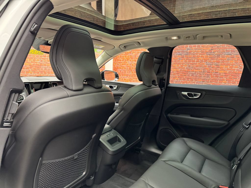 Used 2025 Volvo XC60 B5 Plus AWD/4WD image 25