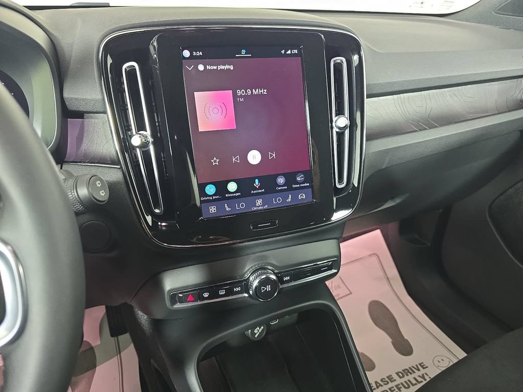 Used 2023 Volvo XC40 Recharge Plus w/ Protection Package Premier AWD/4WD image 16