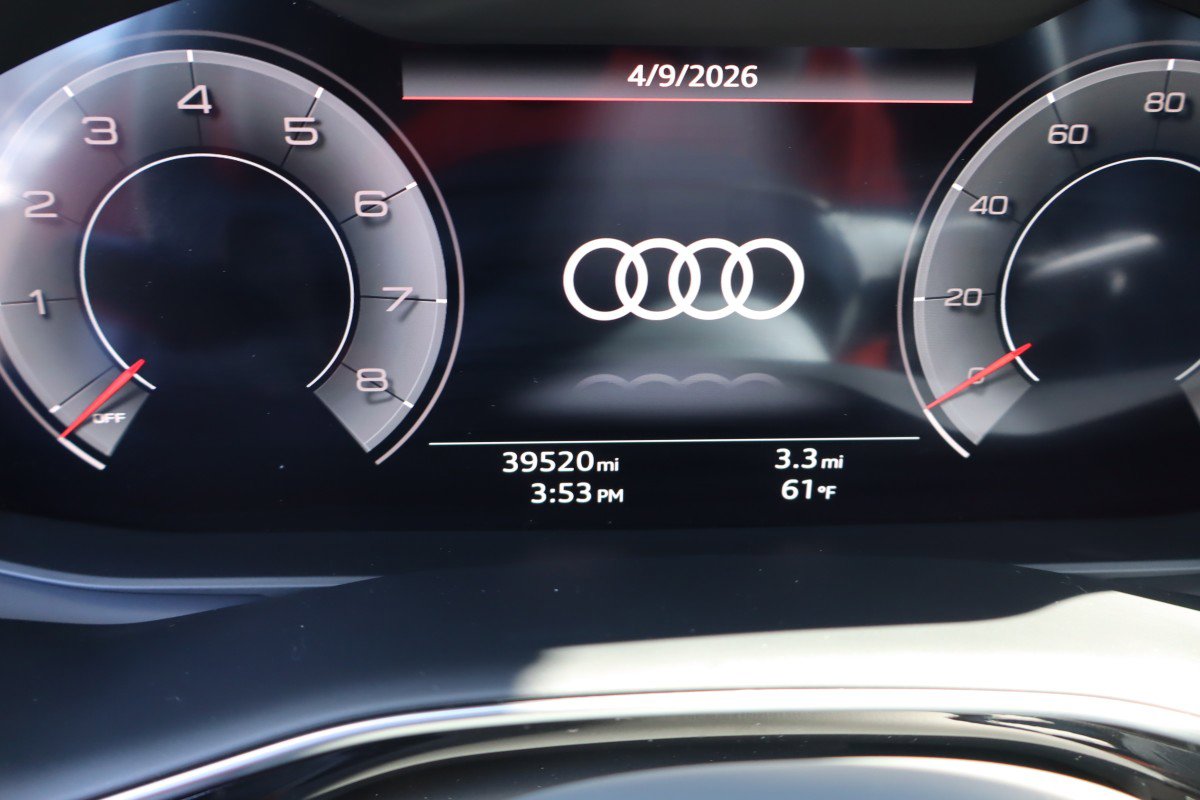 Used 2023 Audi Q8 Prestige w/ Prestige Package image 9