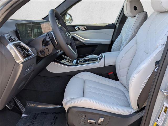 New 2026 BMW X5 xDrive50e w/ M Sport Package AWD/4WD image 4