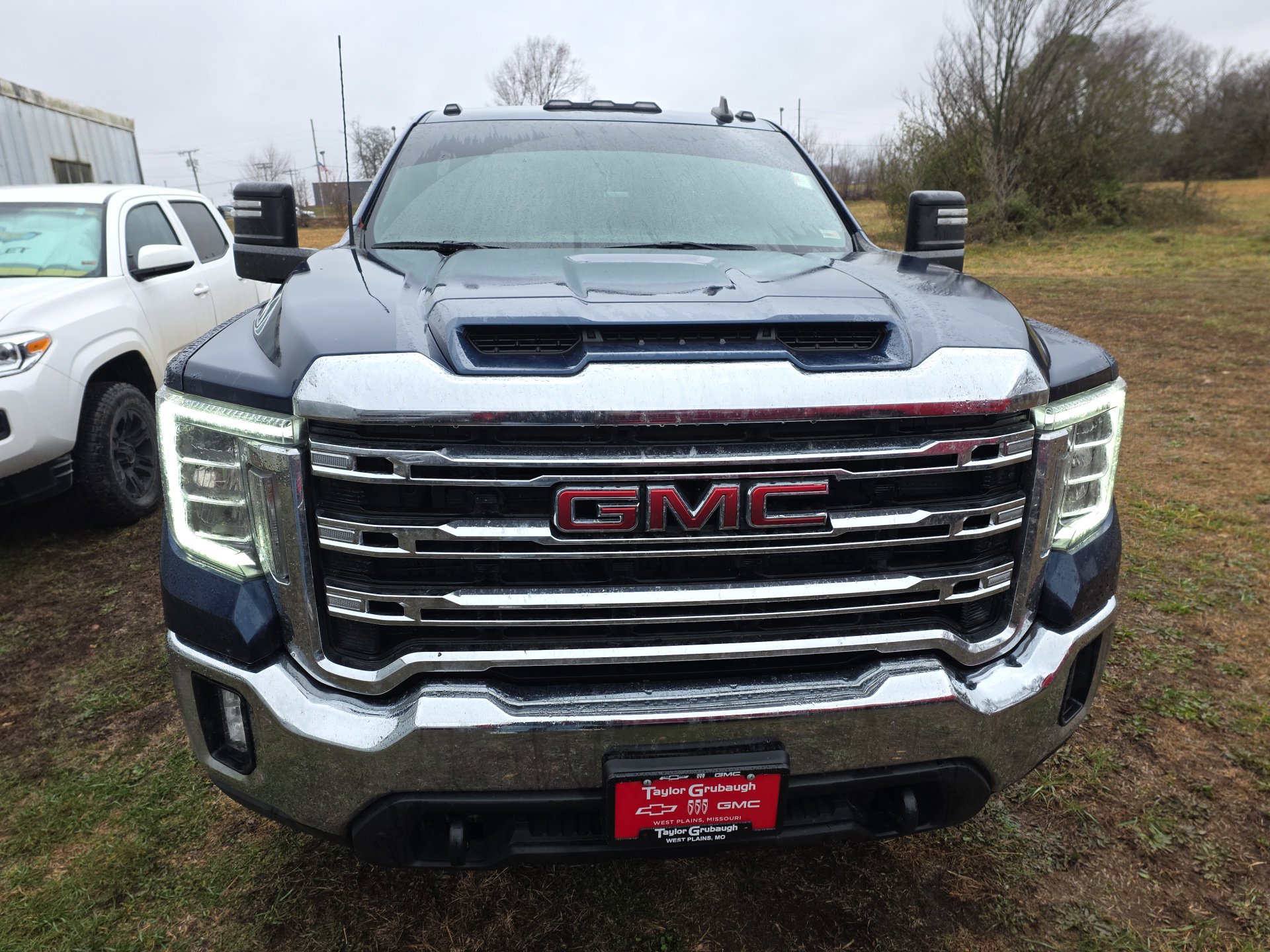Used 2021 GMC Sierra 2500 SLE w/ SLE Value Package; image 2