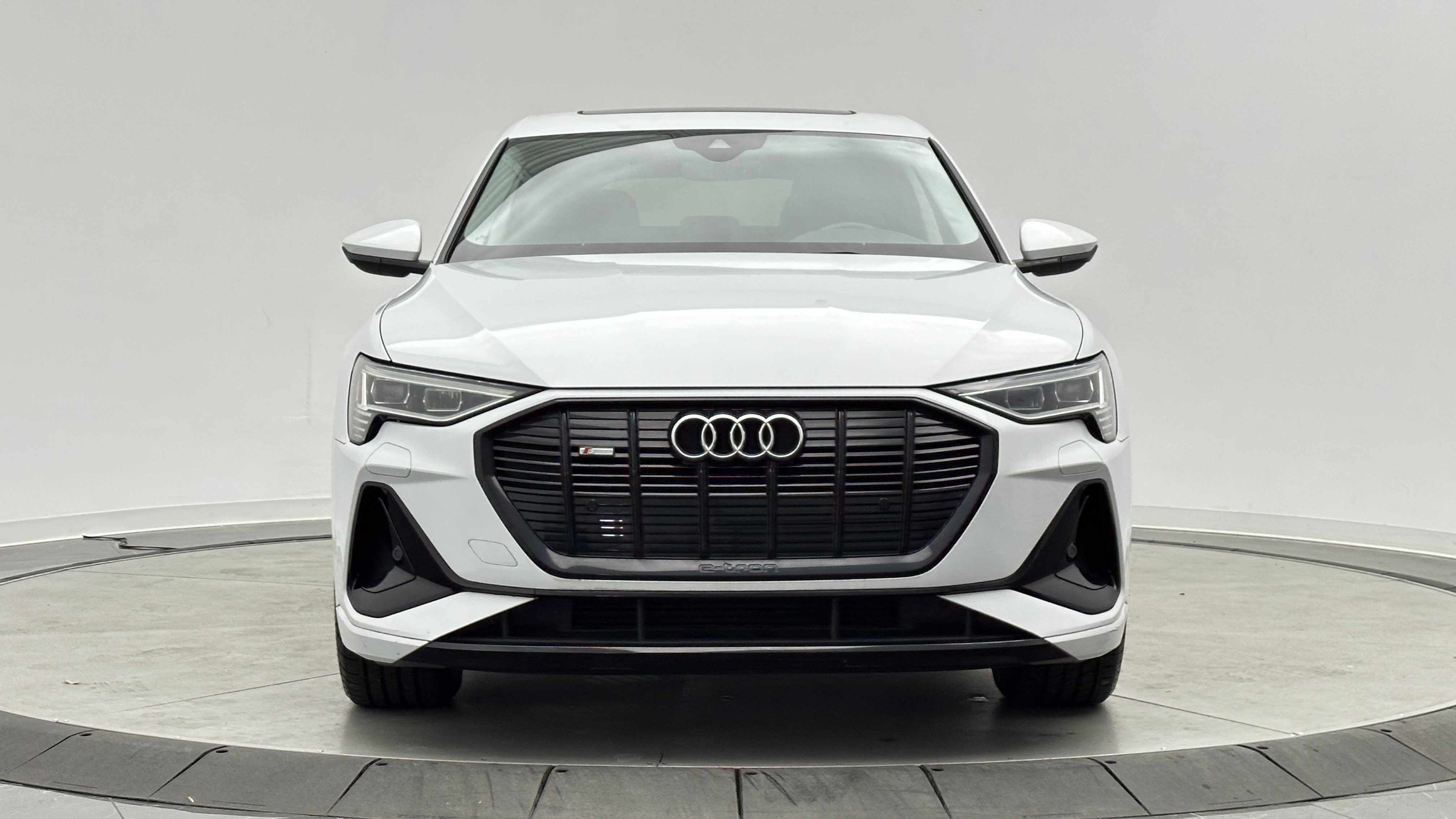 Used 2021 Audi e-tron Premium w/ Black Optic Package AWD/4WD image 2