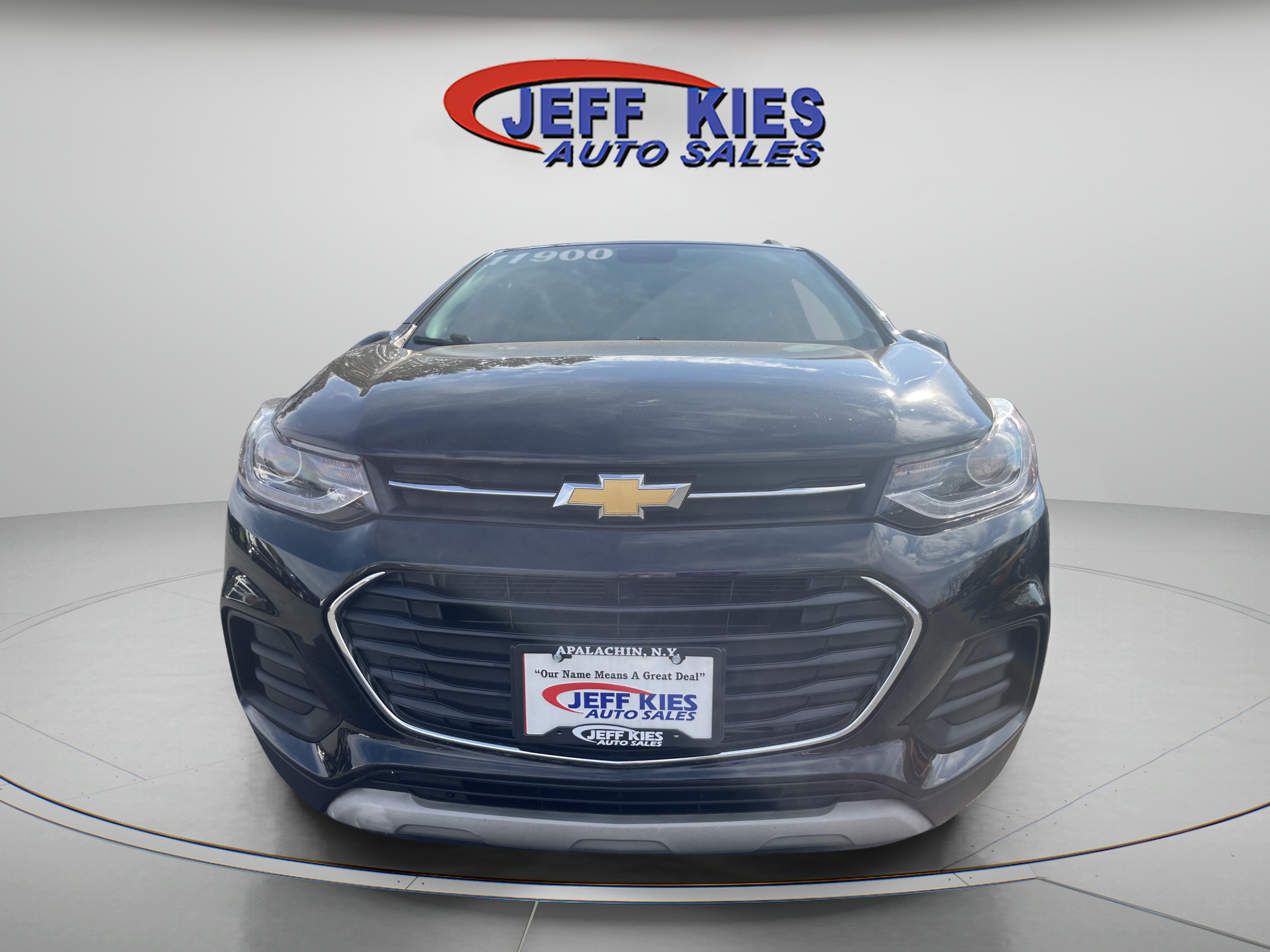 Used 2020 Chevrolet Trax LT w/ LT Convenience Package AWD/4WD image 2