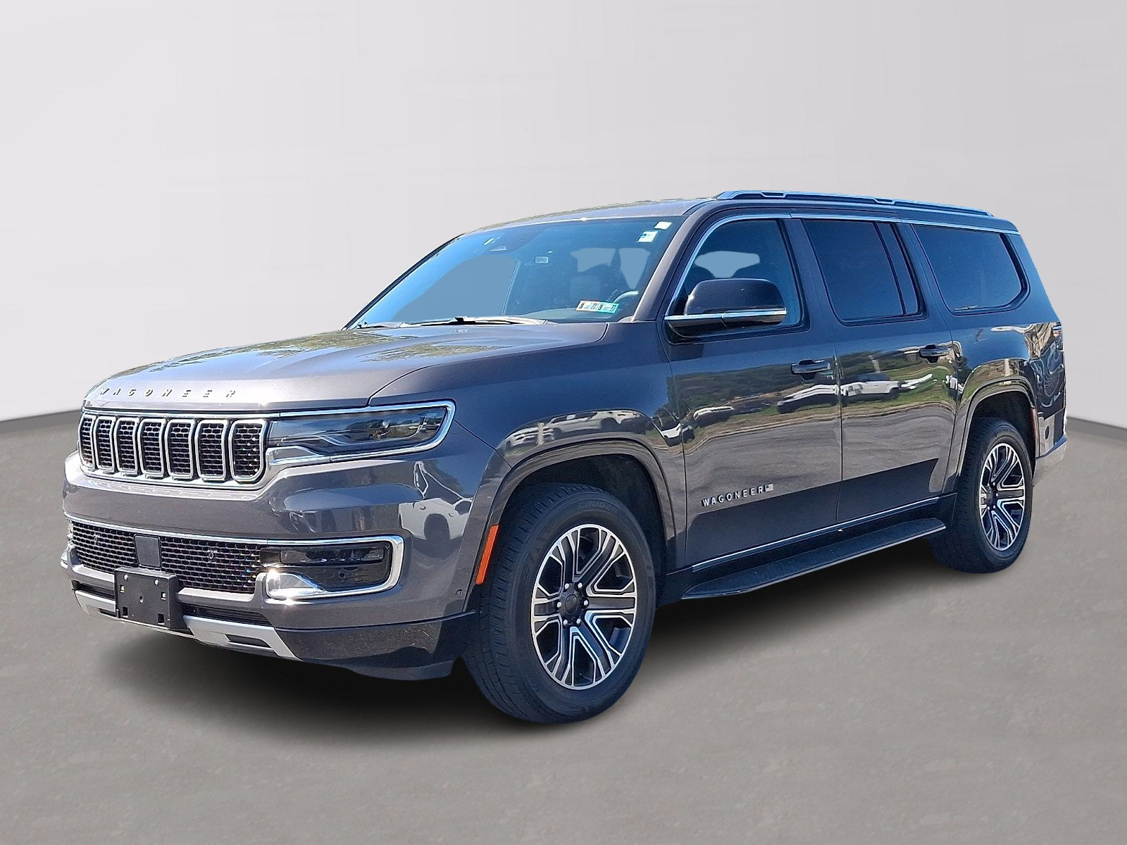 Used 2024 Jeep Wagoneer L Series II w/ Flexible Seating Group AWD/4WD image 3