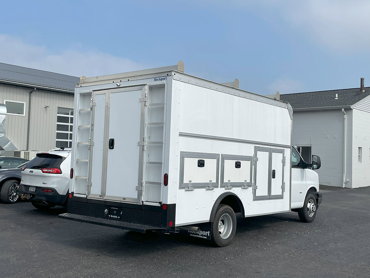 Used 2022 Chevrolet Express 3500 CUTWAY w/ Power Convenience Package image 2