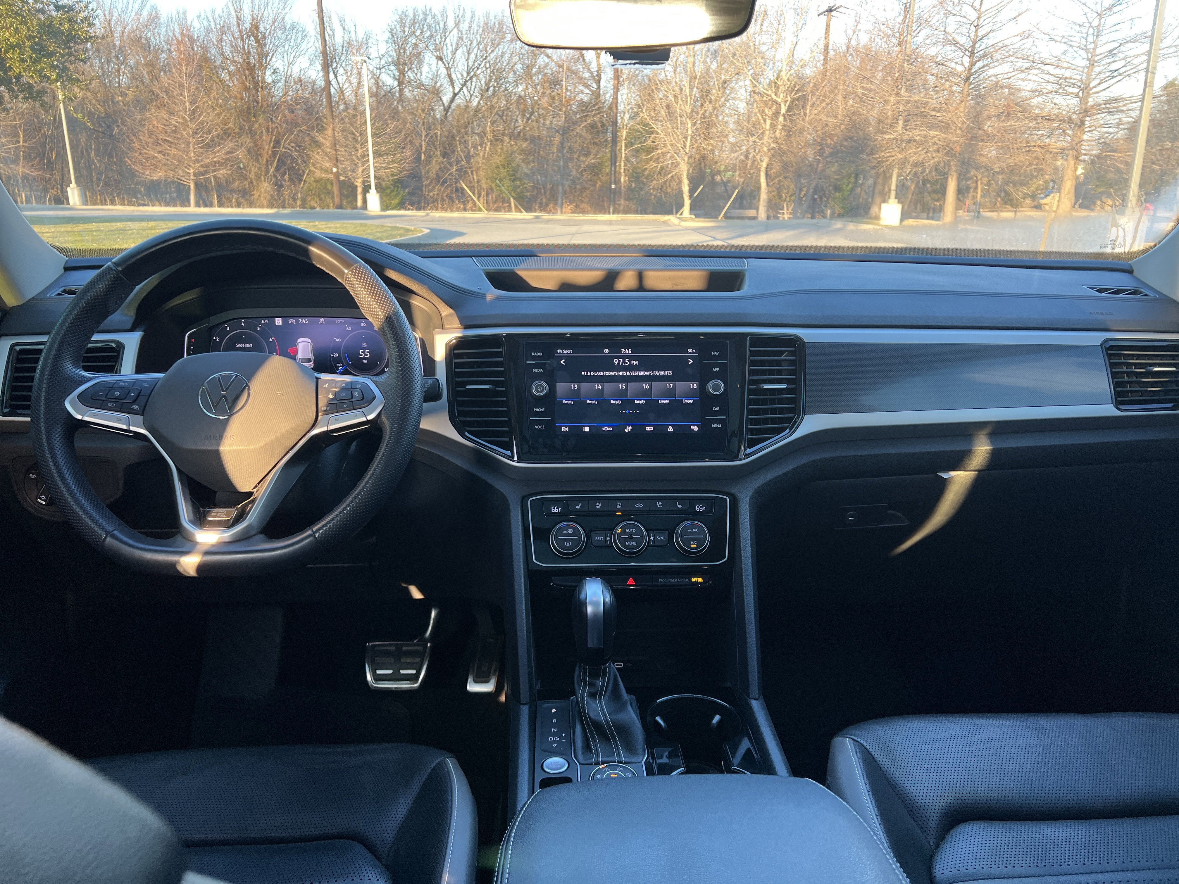 Used 2022 Volkswagen Atlas SEL Premium image 28