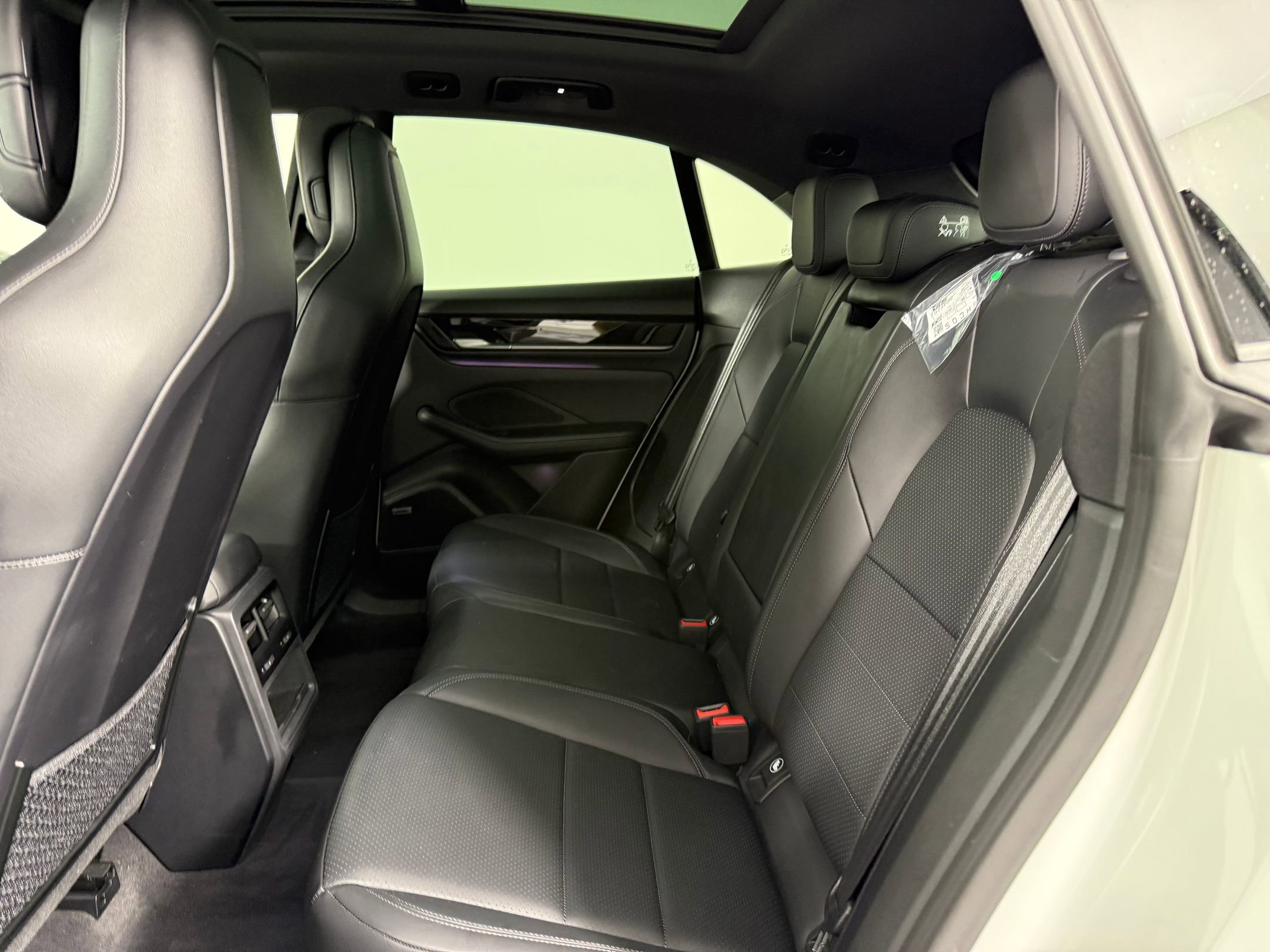 New 2025 Porsche Macan Electric image 16