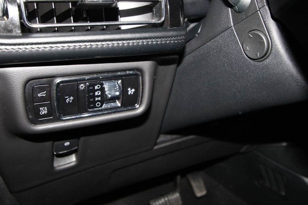 Used 2023 Lincoln Nautilus Reserve w/ Monochromatic Package image 11