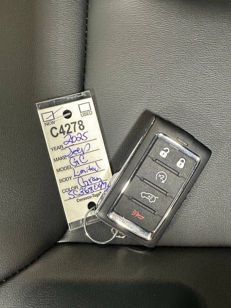 New 2025 Jeep Grand Cherokee Limited image 28