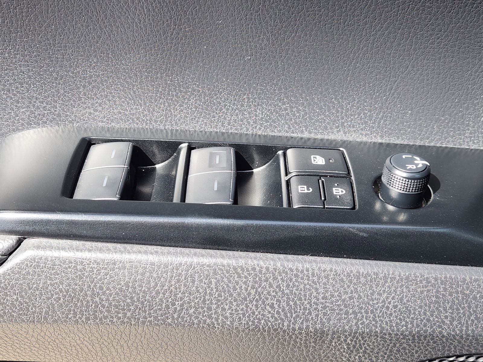 Used 2025 Toyota Camry XSE w/ Premium Package image 28