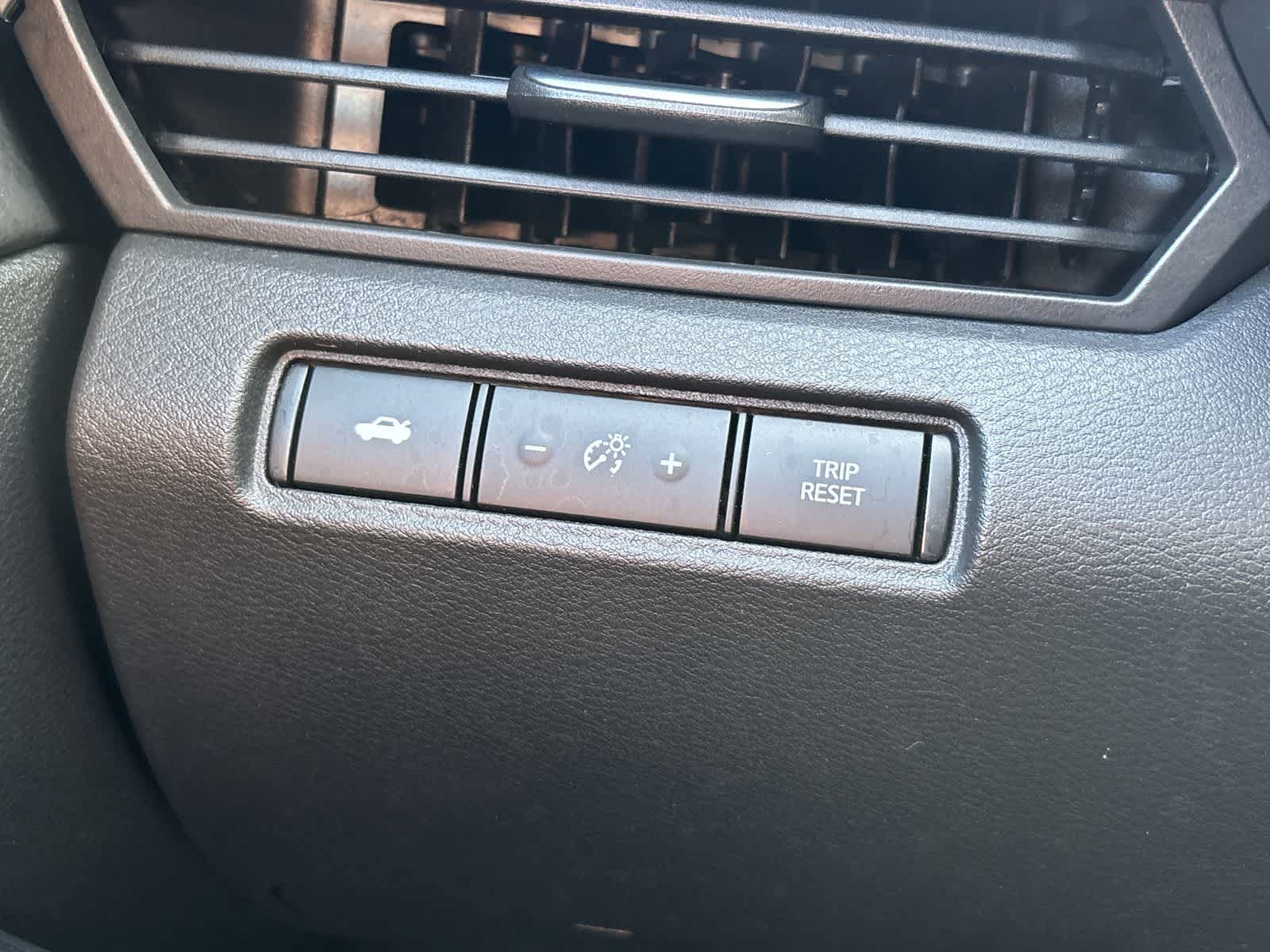 Used 2024 Nissan Altima 2.5 SV FWD image 27