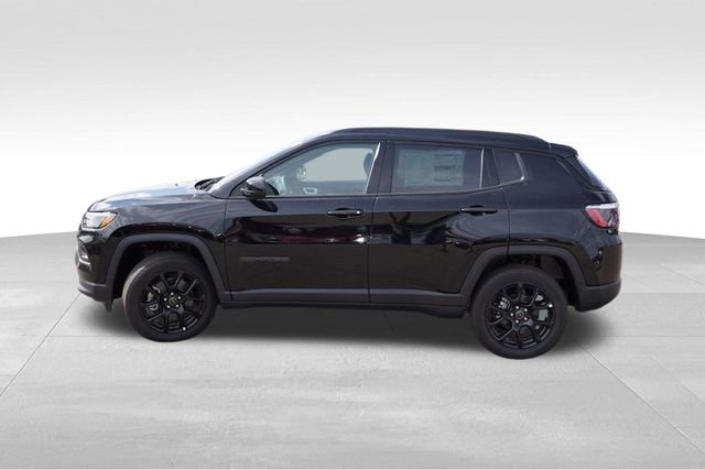 New 2025 Jeep Compass Latitude w/ Sun & Sound Group image 6