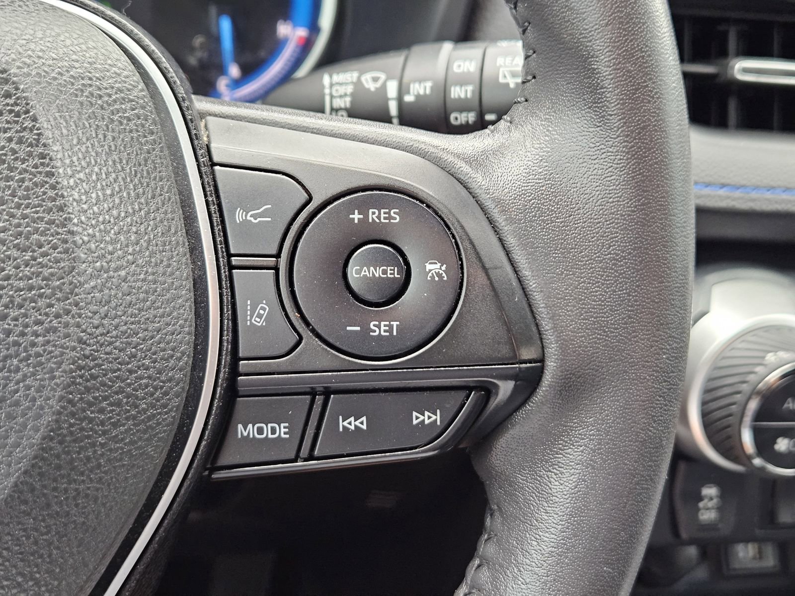 Used 2023 Toyota RAV4 XSE AWD/4WD image 24