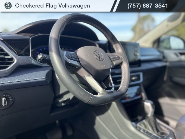 Used 2025 Volkswagen Taos SEL image 3