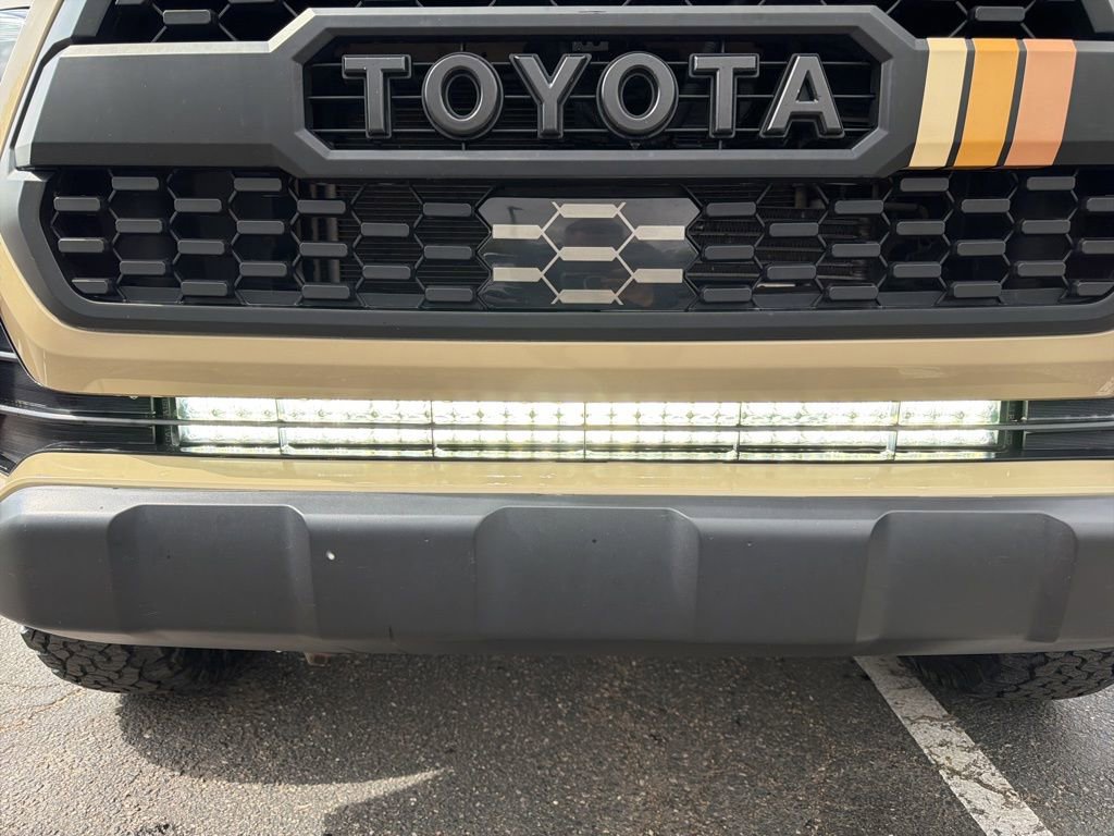 Used 2020 Toyota Tacoma TRD Off-Road w/ TRD Premium Off Road Package AWD/4WD image 11