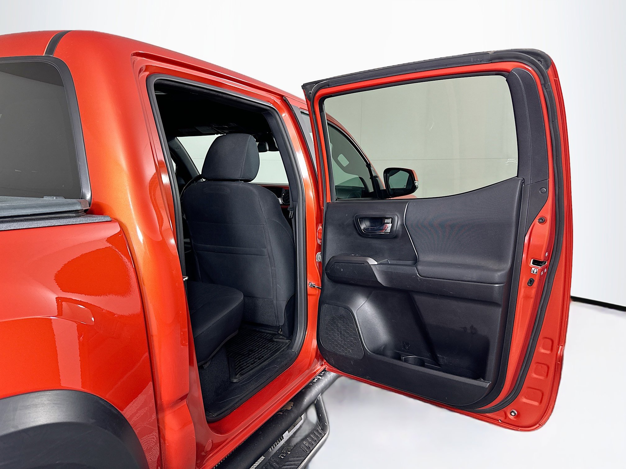 Used 2018 Toyota Tacoma TRD Off-Road image 29