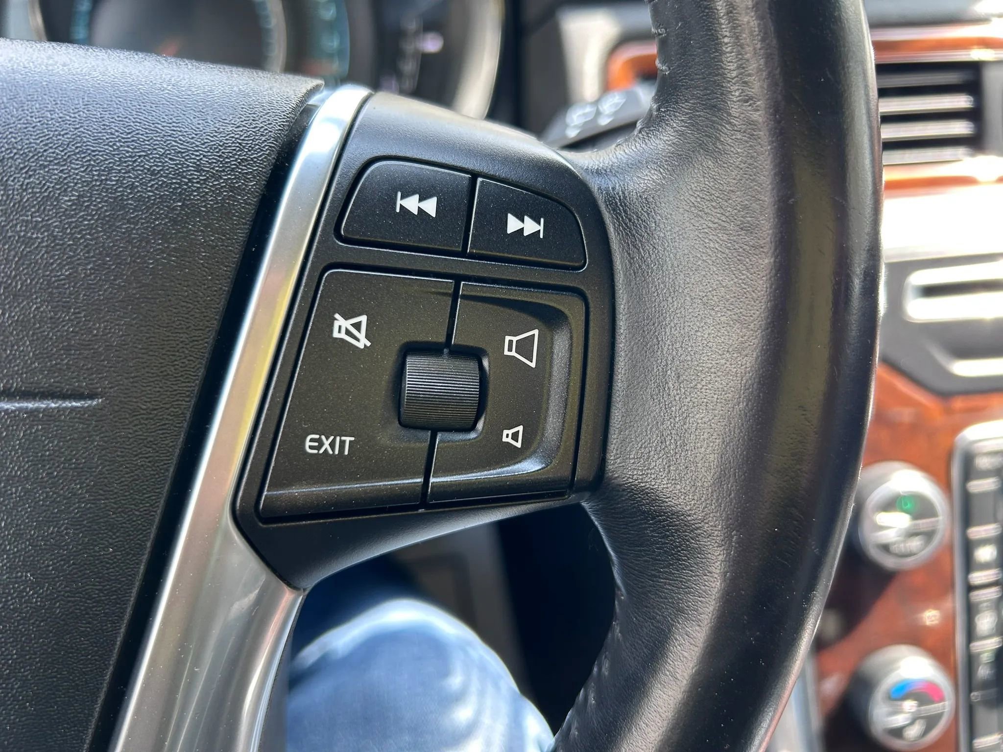 Used 2014 Volvo XC70 T6 image 42