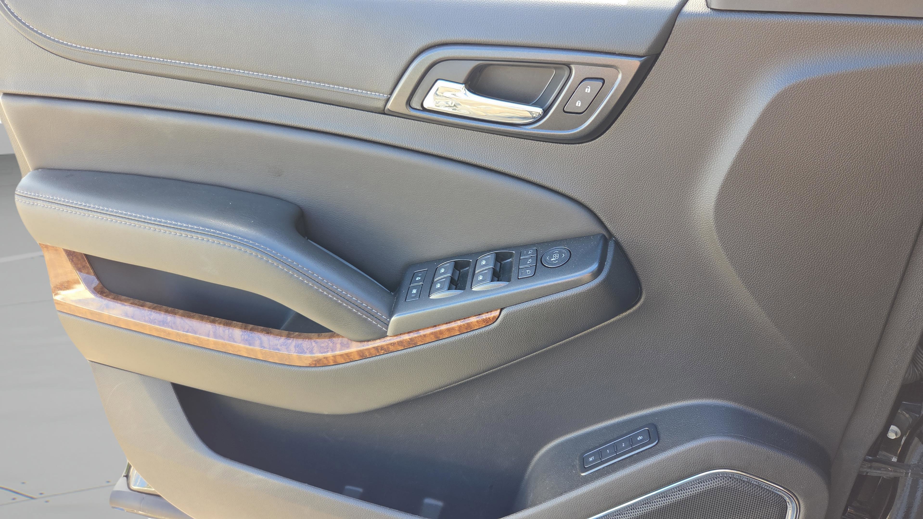 Used 2020 Chevrolet Tahoe Premier w/ RST Edition image 31