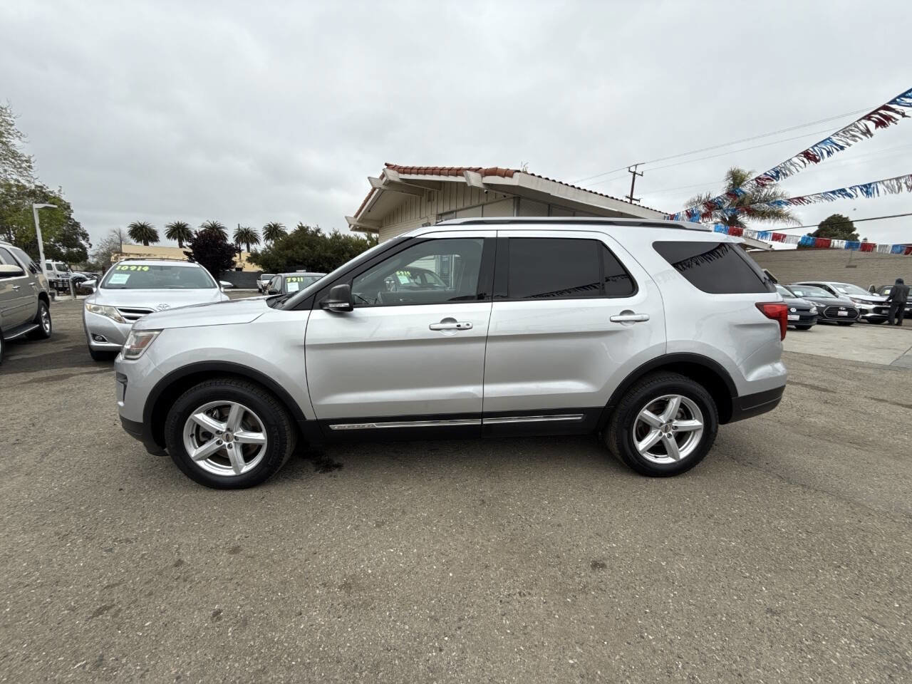 Used 2019 Ford Explorer XLT w/ Equipment Group 201A image 2