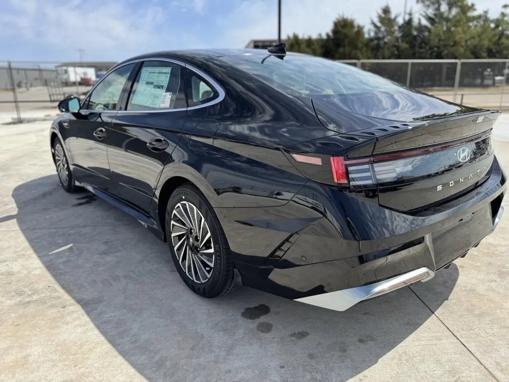 New 2025 Hyundai Sonata Limited image 7