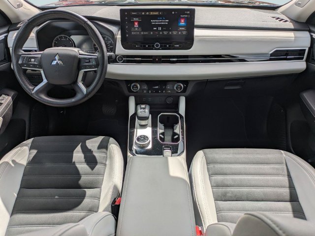 Used 2025 Mitsubishi Outlander SE FWD image 16