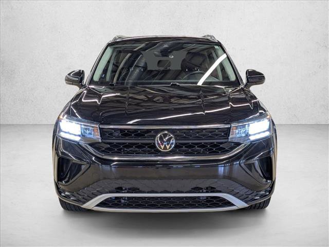 Used 2024 Volkswagen Taos SE image 2