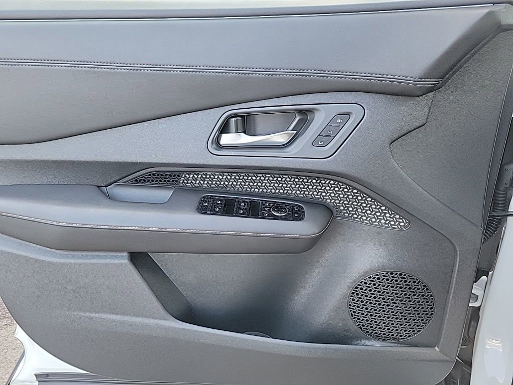 Used 2023 Nissan Ariya FWD image 31